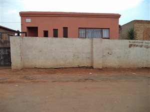 2 Bed House in Etwatwa