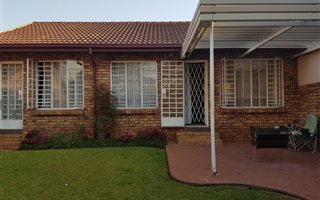 2 Bedroom Townhouse in Zwartkop