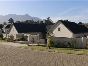 3 Bed House in Kingswood Golf Estate