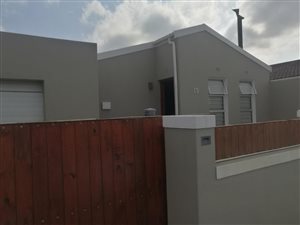 3 Bed House in Strandfontein