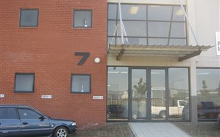 880 m² Office Space in Riverhorse Valley