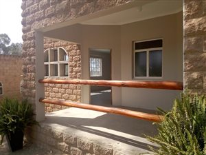 Bachelor apartment in Ruimsig AH
