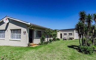 5 Bedroom House in Kaysers Beach