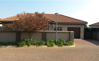 2 Bedroom House in Doornpoort and surrounds