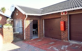 3 Bedroom Townhouse in Krugersdorp North