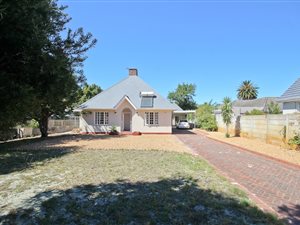 3 Bed House in Bergvliet