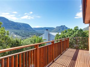 5 Bed House in Hout Bay and surrounds