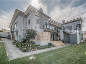 7 Bed House in Lovemore Heights
