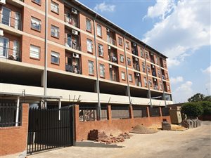 2 Bed Flat in Kempton Park Central