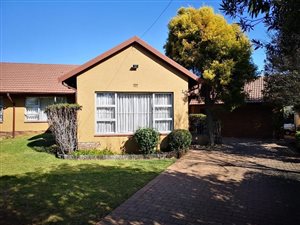 3 Bed House in Highway Gardens
