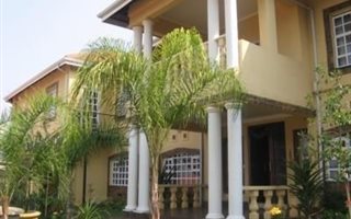5 Bedroom House in Azaleapark