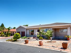 3 Bed House in Blommendal
