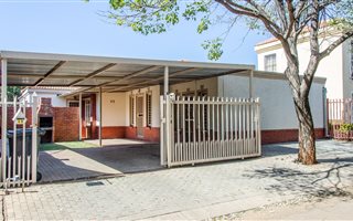 3 Bedroom House in Eloffsdal