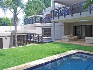 4 Bed House in Hurlingham Manor