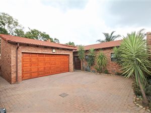 3 Bed House in Honeydew Manor