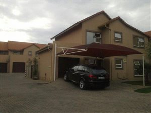 3 Bed Townhouse in Vanderbijlpark SE4