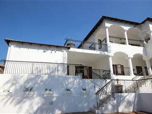 2 Bed Apartment in Groenkloof