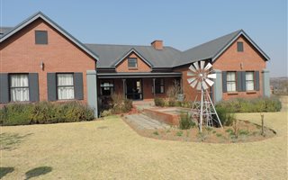 4 Bedroom House in Boschkop