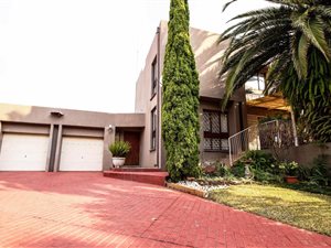 4 Bed House in Hutten Heights
