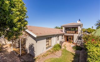 3 Bedroom House in Melkbosstrand