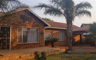 3 Bedroom House in Dennesig