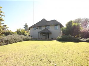 1 ha Smallholding in Mnandi AH