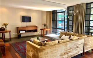 3 Bedroom Apartment in Melrose