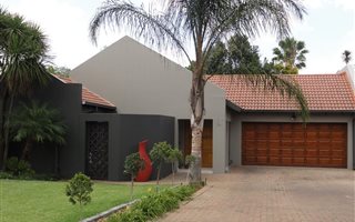 3 Bedroom House in Silver Lakes Golf Estate