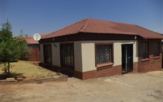 3 Bedroom House in Zakariyya Park