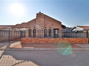 3 Bed House in Dobsonville