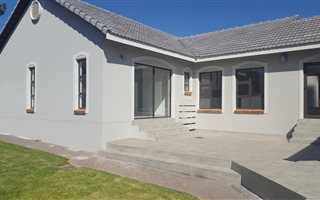 3 Bedroom House in Rietvalleirand