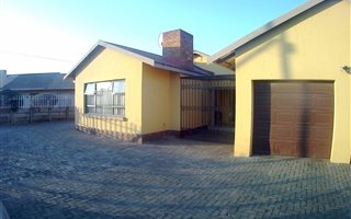 3 Bedroom House in Vanderbijlpark CE5