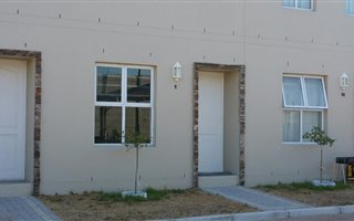 2 Bedroom House in De Zoete Inval