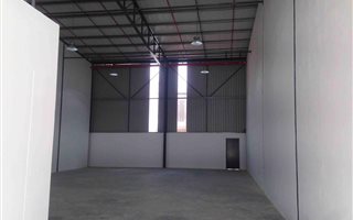 250 m² Industrial space in Halfway House