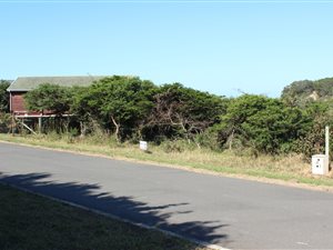 840 m² Land available in Cintsa