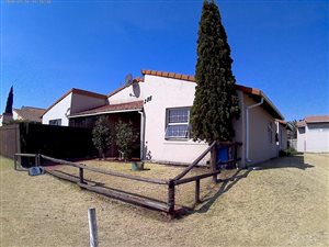 2 Bedroom Townhouse in Elspark