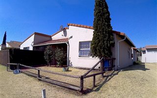 2 Bedroom Townhouse in Elspark