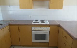 2 Bedroom House in Geelhoutpark
