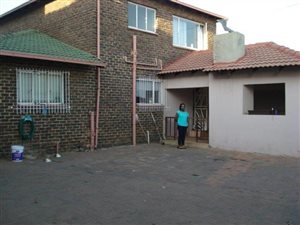3 Bed House in Roodepoort North