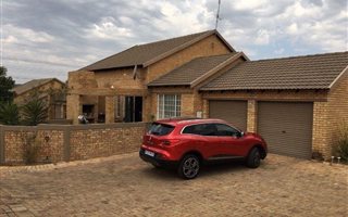 2 Bedroom Townhouse in Olivedale