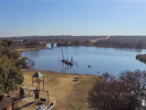 1 ha Land available in Leeuwfontein Estate