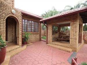 6 Bedroom House in Monument Park