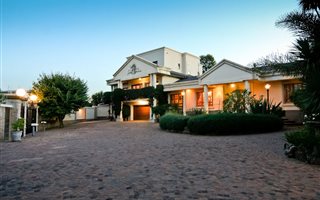 18 Bedroom House in Senderwood