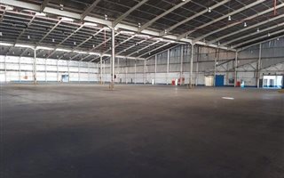 7000 m² Industrial space in Uitenhage Central