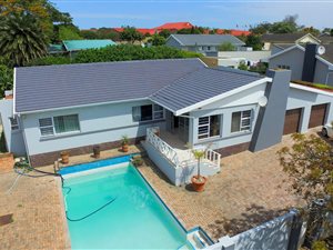 4 Bed House in Mangold Park
