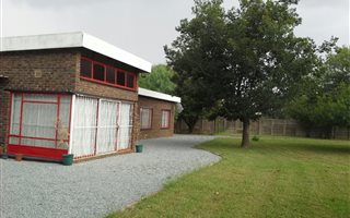 2 ha Farm with House in De Deur