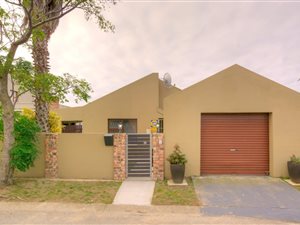 3 Bedroom House in Overbaakens
