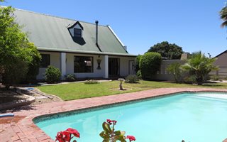 3 Bedroom House in West Beach
