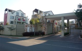 2 Bedroom Apartment in Bryanston