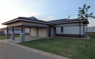 2 Bedroom House in Zesfontein AH